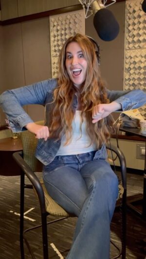 Elle Newlands Instagram - verrrr serious Apex session or…. open mic for Mom jokes? you decide 😋

#apexlegends 
#apex 
#spacemom 
#momjokes
#videogames 
#ellenewlands