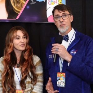 Elle Newlands Instagram - Dr Mary going in with the hard hitting journalism. For science! … thank you @stem_bowtie for your time and knowledge 😁 we be having too much fun @kingcon.nw 

(thanks to @brandonconnelly for filming)