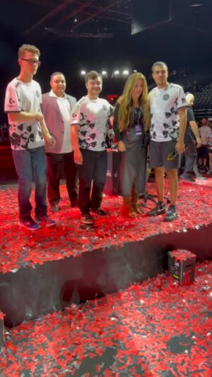 Elle Newlands Instagram - So many amazing things happened this last weekend but this was the ultimate Horizon fan girl moment after a legendary final. With MASSIVE congrats to ALGS champs @tsm!!! And meeting Hal after watching him take the final match point with Horizon was amazing 🙇🏻‍♀️ The experience of watching every team play in real time was surreal. 

Thanks to @followdunc for the epic photography and Apex Esports for the whole experience 🙌🏻 
#apexlegends 
#algs
#horizonapexlegends