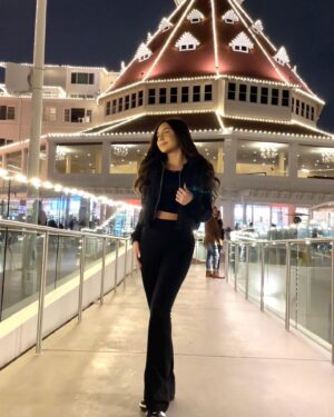 Elle Paris Legaspi Instagram - 22 days till christmas😋