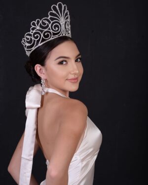 Elle Paris Legaspi Instagram - Who will be the 2023 queens 👑 Come to Coronation night at Alex theater this Sunday July 23, 5pm! See you there🇵🇭@missphilippinesusaofficial

MUA: @mimimakeuplover
photo: @v9creative