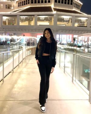 Elle Paris Legaspi Instagram - 22 days till christmas😋