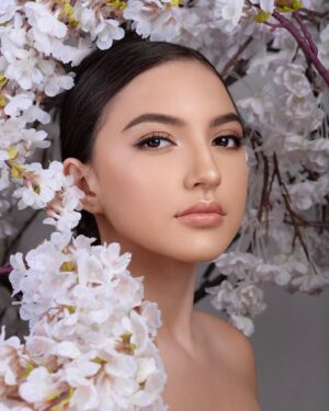 Elle Paris Legaspi Instagram - Set goals 🌸
Say prayers 🙏🏼
Work hard 🤍