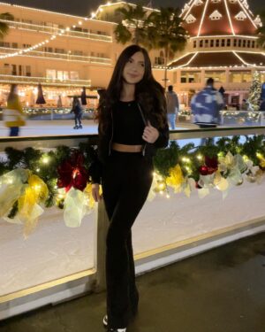 Elle Paris Legaspi Instagram - 22 days till christmas😋
