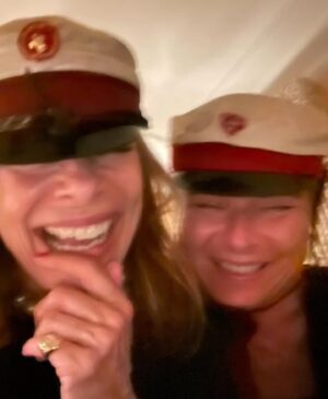 Ellen Hillingsø Instagram - Igen i år har jeg fået så hatten passer, nå nej så huen passer! 
Igen i år Passer huen ⁉️🤪😜😝
Altså : 
Pas på jer selv og hinanden - også når I har fået så hatten passer……..♥️
….og læs @annesophiahermansen gode og opbyggende brev til alle jer der har afsluttet en ungdomsuddannelse……
#enjoy #takecare #drikmasserafvand #paspåjerselvoghinanden …..♥️💦♥️💦♥️