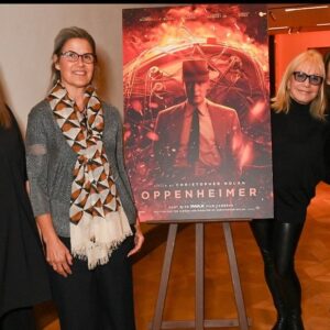 Ellen Mirojnick Instagram - #london🇬🇧 fun night @bafta and @oppenheimermovie with #cillianmurphy #emilyblunt @florencepugh @jamiedornan and the WomenofOppenheimer @jenlame1 @jamieleigh.hair #luisaabel & me