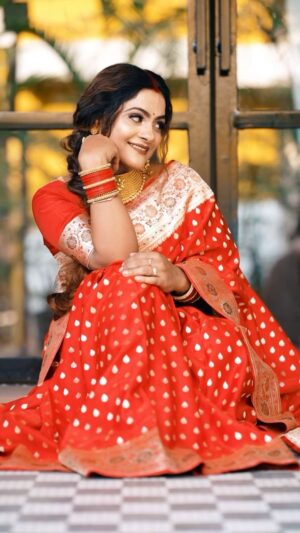 Elli Padhi Instagram - Beautiful muse @ellipadhi 💕🥰
Makeup & hair @makeupbyshagy 
Video @rajat._.ghadai 

For makeup Appointment ☎️ 9658464053

NOTE - we completely customise bride look , according to the bride wish ❤️

#makeupbyshagy #sanjeevhairstudio #sanjeevstudio #transition #transitionreels #trendingreels #shagyandsanjeev #makeoverbyshagy #likeforlike #indianbride #bhubaneswar #cuttack #odisha #celebrity #ollywood