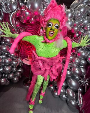 Ellie Diamond Instagram - THE DIAMOND DISCO IN OUTER SPACE🪩👽 Day 1 
**************************************************************************************************
@rupaulsdragcon has been so much fun! Thank you to all who came to my booth yesterday, honestly had the best time with you all!💗💗
**************************************************************************************************
SUNDAY!! last day so there’s still time to come to the disco @ booth #E63! 
*************************************************
Wig by me 
Corset by me 
Catsuit @get_frocked_uk 
*************************************************
(Huge massive thanks to @thrillhausdesigns for creating the stunning curtains for my booth! Aswell thanking @h1c.xx @davidchippa @rosie_zinfandel for helping me with my booth setup)