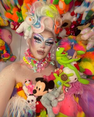Ellie Diamond Instagram - DRAG CON PT.1 🧸🎀👛🌸🏩💕💞 
-
Thank you to everyone who came to visit the toy machine over the weekend this dress and booth was a lot of fun to create and bring to life! #madebyme 
-
This dress was inspired by a gorgeous shop I visited while in Australia (swipe to the last pic) @tibbsandbones