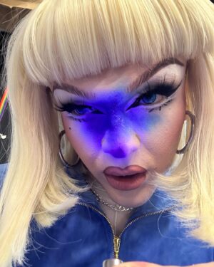 Ellie Diamond Instagram - I’m the bubble gum princess Vi0leT Be@uR3GaRD!!! 🫧 
-
@baileyjmills99