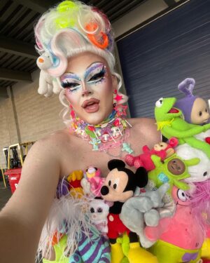 Ellie Diamond Instagram - DRAG CON PT.1 🧸🎀👛🌸🏩💕💞 
-
Thank you to everyone who came to visit the toy machine over the weekend this dress and booth was a lot of fun to create and bring to life! #madebyme 
-
This dress was inspired by a gorgeous shop I visited while in Australia (swipe to the last pic) @tibbsandbones