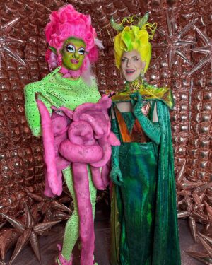 Ellie Diamond Instagram - THE DIAMOND DISCO IN OUTER SPACE🪩👽 Day 1 
**************************************************************************************************
@rupaulsdragcon has been so much fun! Thank you to all who came to my booth yesterday, honestly had the best time with you all!💗💗
**************************************************************************************************
SUNDAY!! last day so there’s still time to come to the disco @ booth #E63! 
*************************************************
Wig by me 
Corset by me 
Catsuit @get_frocked_uk 
*************************************************
(Huge massive thanks to @thrillhausdesigns for creating the stunning curtains for my booth! Aswell thanking @h1c.xx @davidchippa @rosie_zinfandel for helping me with my booth setup)