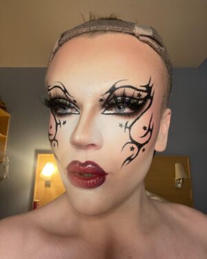 Ellie Diamond Instagram - 🔪⛓️ 𝕲𝖎𝖛𝖎𝖓𝖌 𝖇𝖆𝖉 𝖇𝖎𝖙𝖈𝖍 𝖇𝖆𝖉𝖉𝖎𝖊 𝖛𝖎𝖇𝖊𝖘 ⛓️🔪
-
Makeup inspired by @laurelcharleston