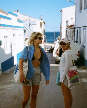 Ellie Duckles Instagram - Oh summer !!

1) Portugal taken by @eolandediaz 
2) hen for the one n only @harrilong 
3) Portugal also taken by @eolandediaz with @emilybrooksuk 
4) pops 
5) seaside trip to see @itsmegeorgiew 
6) my sisters !!!
7) Arthie
8) tooooobe w @steadibrooks 
9) baby bear
10) last Portugal snap with loml @eolandediaz