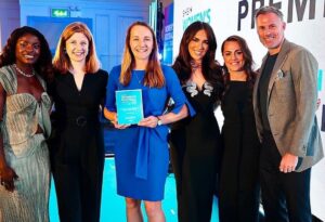 Ellie Scotney Instagram - Honour to be a guest and present an award last night at the annual @womensfootballawards 🏆
A room full of inspiring women breaking down barriers and changing the game! 🙌🏼 
Proud to be part of the movement🌟