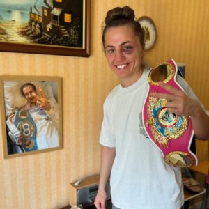 Ellie Scotney Instagram - 3 DOWN 2 TO GO… 🤝🏼 
Traditional post fight trip to Nan’s 🏠 
Hope you’re keeping that kettle warm up there, whilst the work continues down here 👑
