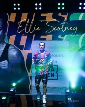 Ellie Scotney Instagram - Ready to become a World champion ❤️💙

#CrystalPalace #Scotney #PremierLeague #Matchroom