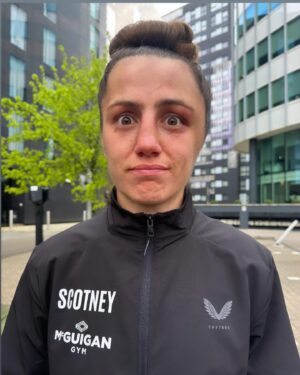 Ellie Scotney Instagram - Looks like becoming a Unified World Champs gone to my head 😳🤣