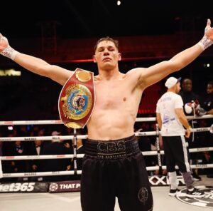 Ellie Scotney Instagram - An away day that felt like home 🏠❤️

What a NIGHT, What a STORY, what a HUMAN. 

Special scenes last night watching ‘The Gentleman’ defend his World Title and avenge his only blemish on his record with a career best performance. 

“AND STILL” 👑 @chrisbillam