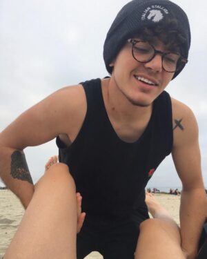 Elliot Fletcher Instagram - a goth on the beach w his ghoulfriend