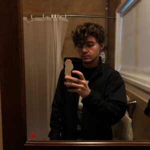 Elliot Fletcher Instagram - here’s me lookin like an emo harry potter