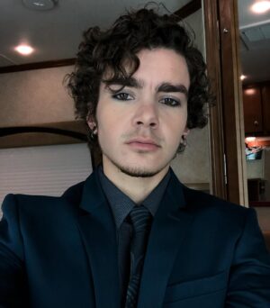 Elliot Fletcher Instagram - meet max. he’s got a passion for social justice and cute girls at hipster coffee shops. tune in to @marvelsrunaways on @hulu to get to know him better! (also swipe for super cute gert and max content)