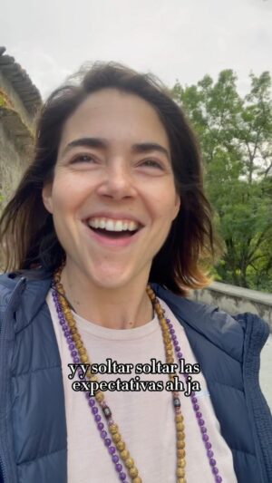 Eloísa Maturén Instagram - Día 5 #CaminodeSantiago 

A punto de llegar a destino, ya siento el pecho apretado de emoción. 

Mañana llego a Santiago y ya reconozco que me gustaría poder caminar 10 días más (o 20, ahora entiendo a Forrest Gump, run Forrest, run) 😊

El recorrido de hoy fue hermoso, llenito de aprendizaje a cada paso. 

A propósito de soltar las expectativas y agradecer con el alma esos que nos acompañan en el camino de la vida.

Gracias de nuevo a ti por leerme y acompañarme desde el otro lado de la pantalla. Tú también has sido parte de mi Camino y ha sido muy lindo saberte allí. 🚶‍♀️🚀❤️‍🔥🦋