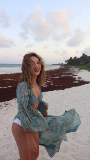Elona Ndrecaj Instagram - Come with me…