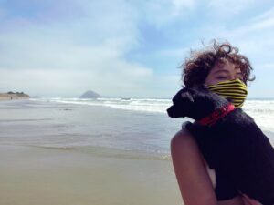 Elyse Levesque Instagram - Nuclear Family Goes To The Beach... 🏖 #Earl #AndHisMoms #AdventuresInDogSitting #FingerInFrame