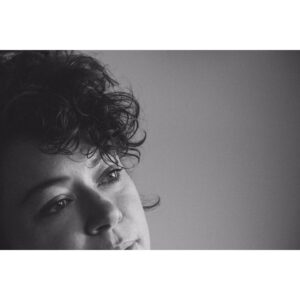 Elyse Levesque Instagram - Took some photos of my best bud @tatianamaslany for an interview she did! 🤍

Check out the article here: https://www.byrdie.com/zoom-date-tatiana-maslany-5071033
