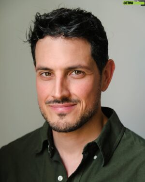 Emanuel Caserio Instagram - Chissà perché mi imbarazza così tanto fare foto.. come se mi sentissi nudo davanti l’obiettivo.
Ok sono timido, amen..ma davanti l’obiettivo lo divento mille volte di più. Chissà se ci farò mai Pace. O chissà se questa timidezza preferisco tenermela tutta. Qualche volta penso che mi doni più dell’ostentata sicurezza che va molto di moda oggi. 

Dall’altra parte il talento di @lucaragazzifoto