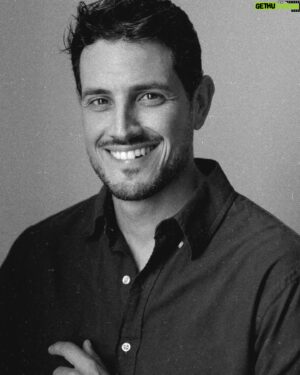 Emanuel Caserio Instagram - Chissà perché mi imbarazza così tanto fare foto.. come se mi sentissi nudo davanti l’obiettivo.
Ok sono timido, amen..ma davanti l’obiettivo lo divento mille volte di più. Chissà se ci farò mai Pace. O chissà se questa timidezza preferisco tenermela tutta. Qualche volta penso che mi doni più dell’ostentata sicurezza che va molto di moda oggi. 

Dall’altra parte il talento di @lucaragazzifoto
