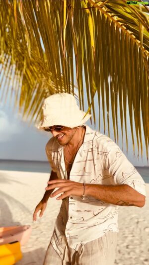 Emanuel Caserio Instagram - Coconut mood 🧉🎶