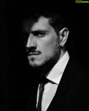 Emanuel Caserio Instagram - Noir et blanc - Décombres à l’intérieur

Ph. @emanuele.giacomini