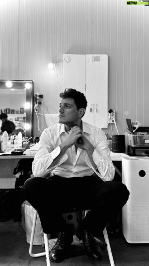 Emanuel Caserio Instagram - Ammettiamolo, si diventa un po’ più fighi dal momento in cui si smette di fare qualcosa che ci fa del male…! E io, come canta Jimmy Fontana in questa canzone, “non fumo”. Si, ho smesso di fumareeeeeeeeee. 

Video by @elviracamarrone