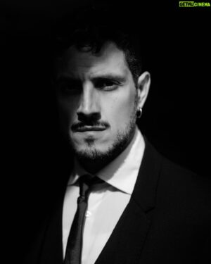 Emanuel Caserio Instagram - Noir et blanc - Décombres à l’intérieur

Ph. @emanuele.giacomini