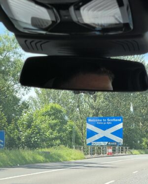 Emer Kenny Instagram - Hello Scotland, hello Karen Pirie, hello writing & shooting & mothering all at the same time. Come on @laurenlyle7 @chrisapjenks @zachwwyatt let’s solve a horrible kidnap.