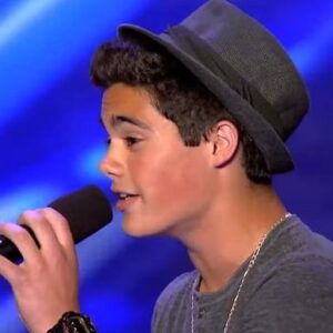 Emery Kelly Instagram - i’ll never forget this day. 10 years ago the day my life changed and dreams became closer to reality… and to this day I’m still dreaming big. love to everyone who’s been around for so long ❤️ here’s to the next 10 years of dreaming ✨get ready. new song in 3 days 🎶