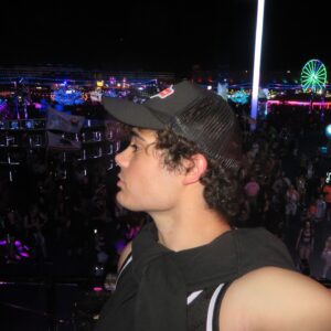 Emery Kelly Instagram - u give me electric feels ⚡️🎡