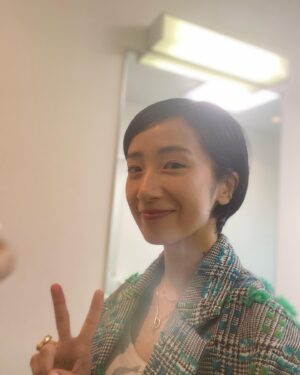 Emi Kurara Instagram - .
ヒルナンデス！
ありがとうございました。

南原さんはじめレギュラーの皆さんが楽しく優しく助けてくださり、緊張がほぐれました☺︎
最後に、映画『夏空ダンス』の告知もさせていただきました。

そうです本日からいよいよ全国公開です！
熊本から、全国へ。
とても嬉しいです。

内村光良さん監督作品
『夏空ダンス』
内村さんの故郷、熊本県人吉球磨でオールロケを行い、
その時そこにしかない、たくさんの景色を撮影しました！
大きな花火をバックに一発本番で撮影したダンスシーンなど、
高校生たちのエネルギー溢れるダンスが魅力の青春映画。
名曲カノンに乗せて皆んなで踊る感動のクライマックスをぜひ劇場でご覧ください！

ジレ、パンツ
@stumbly.official 
イヤカフ
@gigi.jewelry 
ネックレス
@loni_jewelry_ 
ブーツ
@auntmaries.official
リング
 @manarosa_jewel