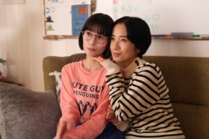 Emi Kurara Instagram - .
#リビングの松永さん

あかねさんとミーコママ。
そして、
ママさんとママさんでもある。
（分かる人には…♨︎）
再会嬉しかったです☺︎♡

今夜2月13日火曜日第６話。
いよいよ後半戦突入。
最後までお母さんも登場してきます。
松永さんと美己のこと最後までどうぞお見届けください♪

美己の部屋にて（4.5枚目）

#リビングの松永さん
@sakurako.official 
#大久保桜子ちゃん 
#mydream
#仮面ライダーリバイス
#リバイスレガシー仮面ライダーベイル