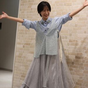 Emi Kurara Instagram - .
わたくし達
同じ事務所に所属させていただいております。
ユースケさんと秋元さん⭐︎
同じ事務所といえどお会いする機会はほとんどないのでとても嬉しい時間でした☺︎

テレビ東京「ナゼそこ？」
5/16 木曜日夜19:58〜21:48 OA

#5月17日放送 
#ドラマ
#ダブルチート
#の話も少しさせていただきました

#ユースケサンタマリア さん
#秋元真夏 さん

シャツ、ビスチェ
@alysiofficial 
スカート
@immez_official