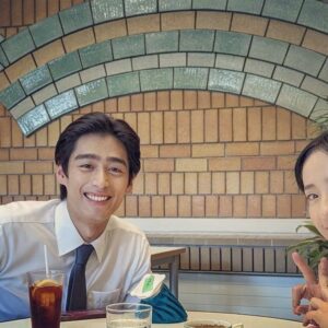 Emi Kurara Instagram - .
あら
ママさんとジョージ狩崎？

約一年ちょっとぶりの再会
濱尾ノリタカくんにスタジオで会いました。
頑張りが嬉しくて泣けてくるこの気持ちは、
約1年数ヶ月を、共にしてきたってことなんだな。

密かにどころか、全力で、
みんなのこと応援してるよ！

いつまでもみんなのママさんでいさせてくれ笑

#仮面ライダーリバイス