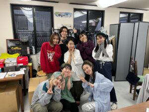 Emi Kurara Instagram - .
本日深夜0時35分〜
フジテレビ「リズム」
いよいよ最終回。

皆んなのダンスシーン必見です！

夏にぴったりな爽やかな作品
少し勇気を出して明日誰かと触れ合ってみよう、そう背中を押してくれる、個人的にもお気に入りの作品でした。

3話でマイちゃん（岡本圭人くん）とタメ（吉柳咲良ちゃん）が、オジ（岡部たかしさん）を尾行するダンスシーン好きだった♪
皆んなほんとにずっと踊って踊ってまた踊って頑張ってたんです。
皆んなのステージ最後まで見届けて頂けたら嬉しいです。

#リズム