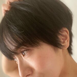 Emi Kurara Instagram - .
晴天！
キャッチボールして
太陽浴びて
気持ちもスッキリ。

新しい髪型。
少しボーイッシュに。
ばっさりいきました。

皆さん素敵な週末を💚
