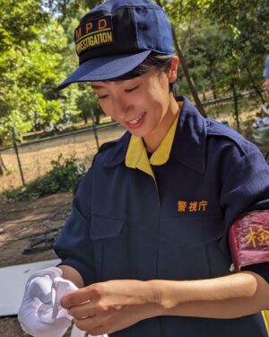Emi Kurara Instagram - .
本日
10月9日（月・祝）夜８時〜
月曜プレミア８　西村京太郎サスペンス　十津川警部の事件簿「終着駅殺人事件」

検視官、長尾里帆役で出演させていただきます。

初めてかな警察側の役です。
ユニフォームいかがでしょう。

鈴木浩介監督とは4度目となります。（先日のブラックポストマンもです。）
様々な役柄を任せていただき、嬉しさと緊張でいつも心がキリッと締まります。

船越さんと角野さんとは、上司と部下というチームの役柄です。
素敵な大先輩方、ウェルカムな懐の深さに救われました。
日頃なかなかお話し出来る機会もないと思うと、本当に素敵な時間、貴重なお話し、心に貯めておきました☺︎
仲間に入れていただき冥利につきます。

箇所箇所での登場となります、
事件解決と合わせて、お見逃しなく。