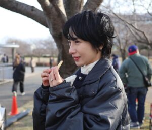 Emi Kurara Instagram - .
寒さと強風と増し増しの花粉との闘い🌲🌪️🤧
そして1枚のハッピーターンで癒される。
皆さんもちょっとした癒しを見つけてね。

#撮影