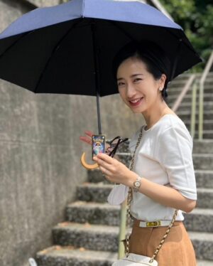 Emi Kurara Instagram - .
昨日6月15日の誕生日によせて、
みなさんありがとうございました🫶
この場をお借りしてお礼申し上げます。

クランクインした現場でもサプライズでお祝いしていただきました。
みなさん大変ご多忙の中なのに、
そのあたたかいお心を頂き本当に感動いたしました。
ありがとうございます！

（素晴らしい座組。
楽しみにしていてください。）

目の前のことをコツコツ、丁寧に。

そして、なるべくいつも機嫌のいい人でいたいです笑。

ひとえに、みなさんのおかげです。
ありがとうございます☺️

最後の写真は、
私の生まれた年月の『暮しの手帖』。

私はこんな時代に生まれたのか。
両親は、こんな時代を生きていたのか。
さまざまな思いが巡ります♡
