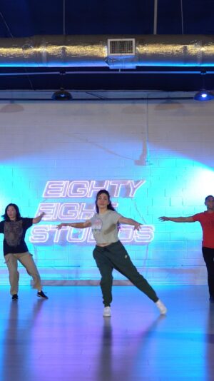 Emilia Ares Instagram - yes…I know, but we had fun and that’s all that matters 🤣 

2nd class back so I couldn’t walk normally for like 3 days 🫠

#sillygoofymood #justdance #yourealiveforareason #harderthanitlooks