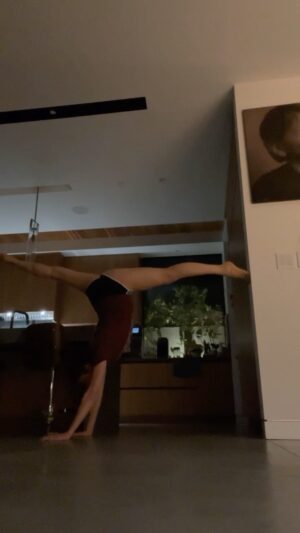 Emilia Ares Instagram - When it took 2 hours to put the
kids to bed and you were
supposed to have dinner after
but you opted for the glass of wine and a stretch challenge because who wants to peel potatoes at 10 pm?